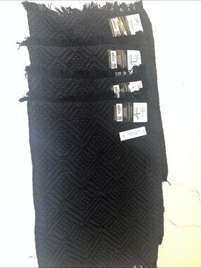 Mainstays 4 Black Textured Fringe Placemants